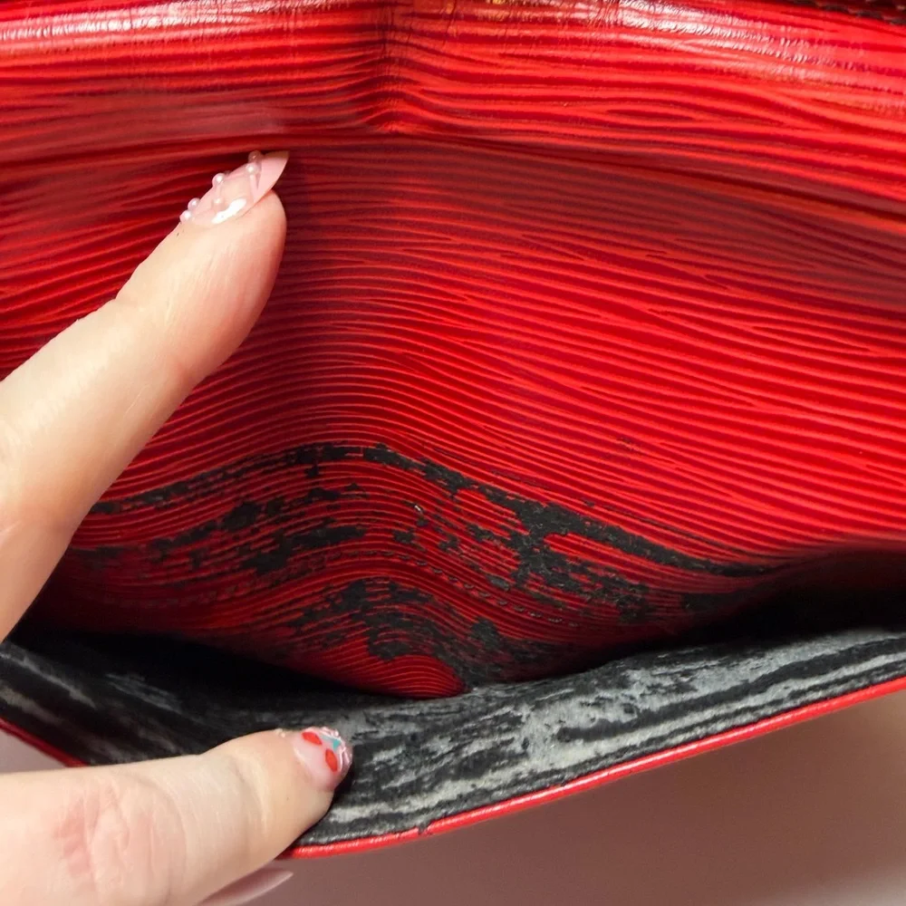 Louis Vuitton Trocadero 27 Red Epi Leather Crossbody Unisex